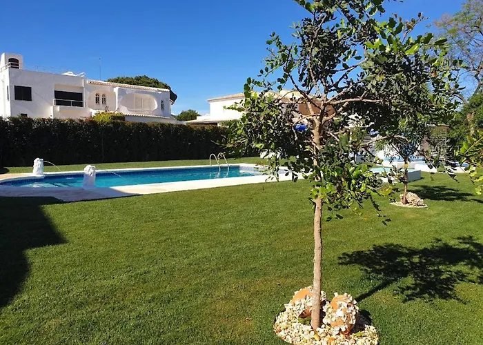 Вилла Superb Vilamoura 5 Bedrooms Azul Walking Distance To Marina Картейра